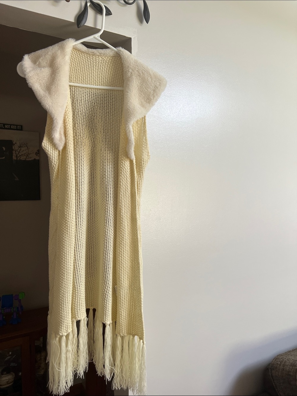 SHEIN Cream Open-Knit Fringe Vest with Faux-Fur Collar